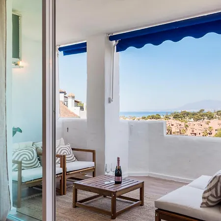 Beachside Apartment *