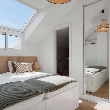 Beachside Apartment *
